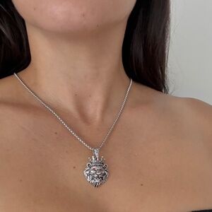 Noir NYC lion silver pendant